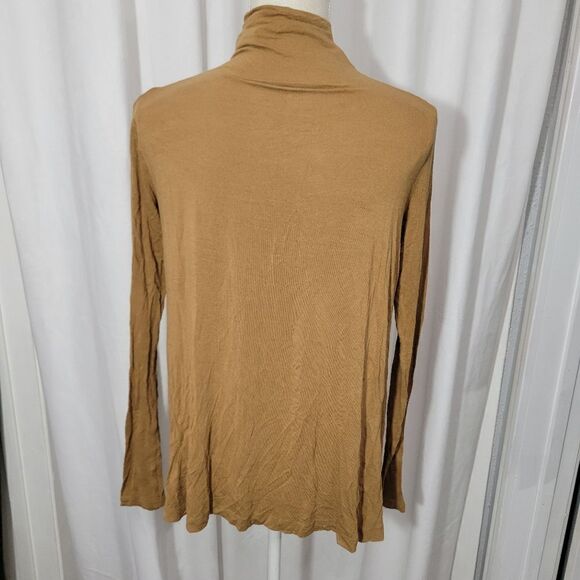 Zara w&b tan blouse - Picture 3 of 8